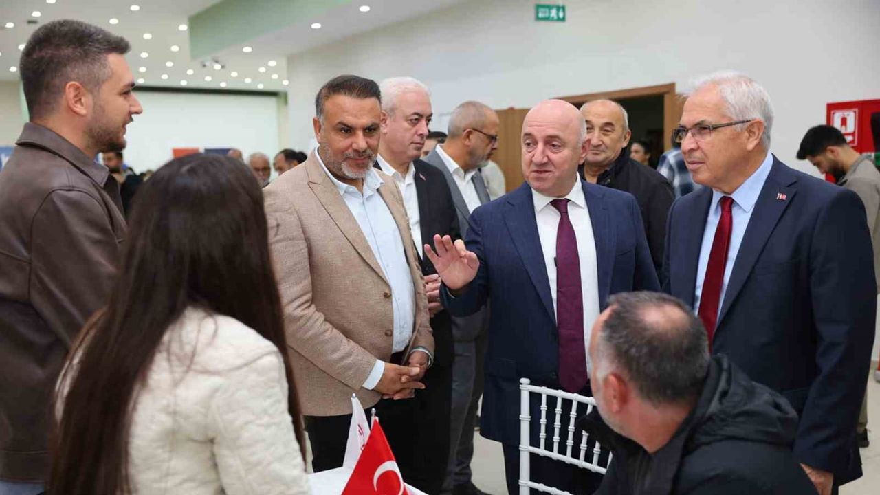 Darıca'da iş dünyasıyla buluşma: 54 firma ve 2 bin 500 kişiye kapı açıldı