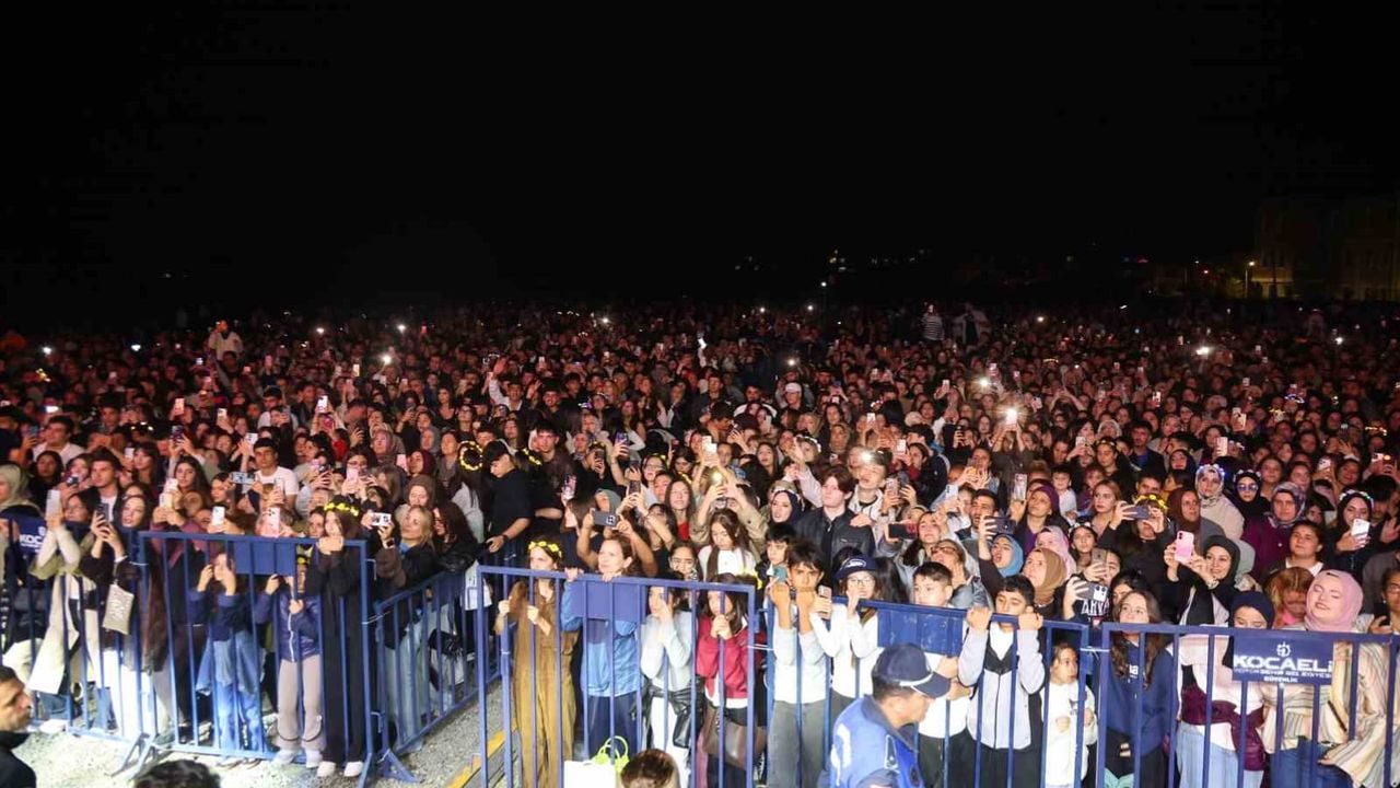 Darıca zeytin festivalinde Buray'la müzik dolu gece