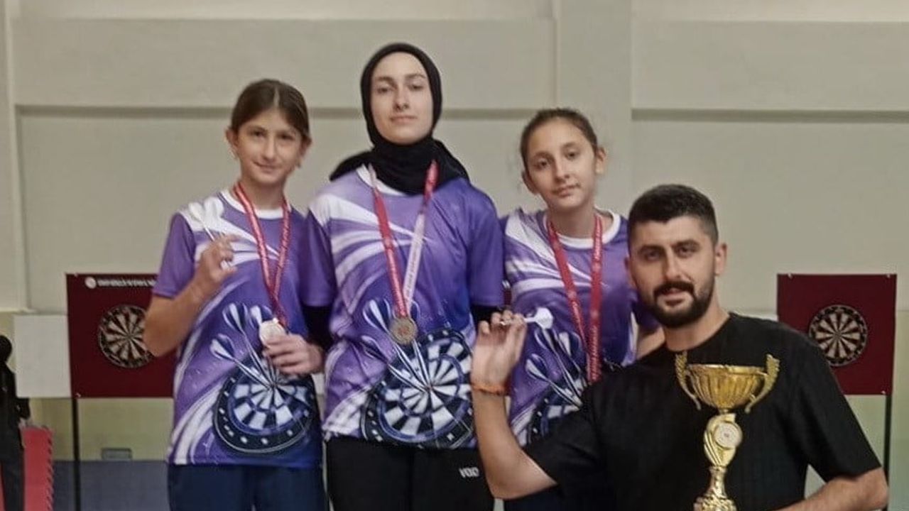 Dartta dörtte dört: Ayaz Ortaokulu yine il şampiyonu