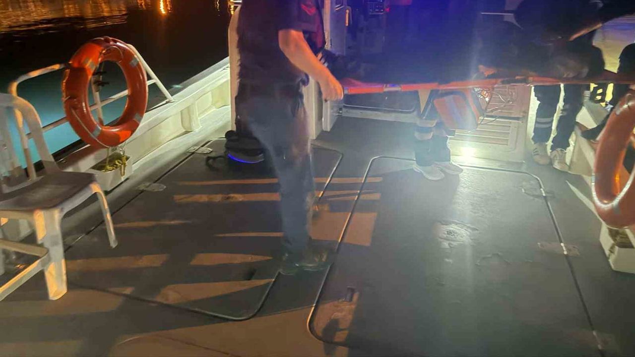 Datça açıklarında acil müdahale: gemide rahatsızlanan yolcu Sahil Güvenlik tarafından tahliye edildi