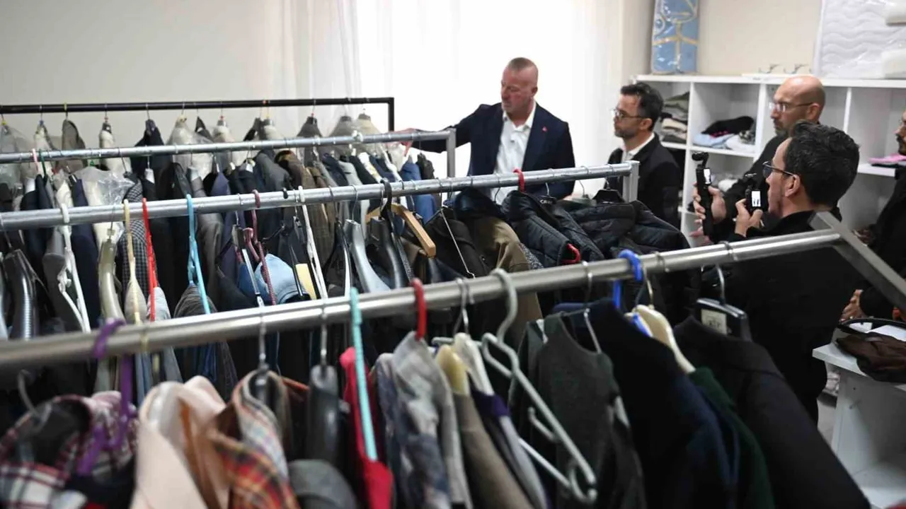 Dayanışmayı ayağa kaldıran belediye: Karacabey'de 13 alanda sosyal destek ağı