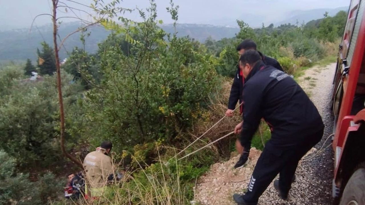 Defne'de kayalıkta mahsur kalan kişi itfaiyenin müdahalesiyle kurtarıldı