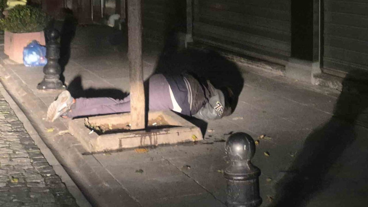 Deliklitaş'ta iki defa bayılan kişi sağlık ekiplerini alarma geçirdi