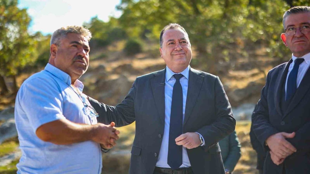 Demirci Karadaş yolunda 46 kilometrelik sathi kaplama tamamlandı