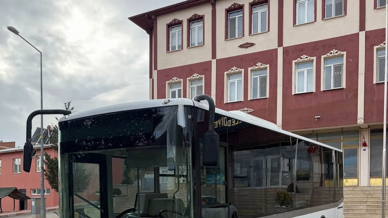 Demirözü'nde öğrenciler için ücretsiz ulaşım ağı hayata geçirildi