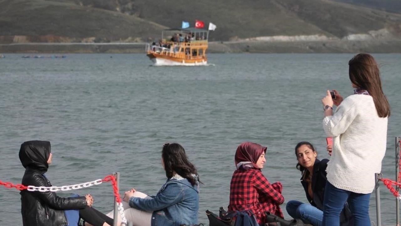 Demirözü'nde tekne turları ve restoran hizmetleri sezonluk araya girdi