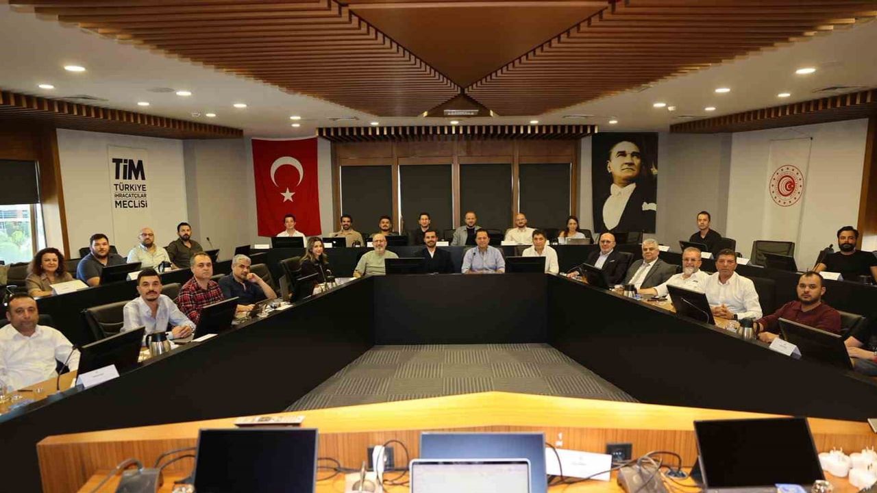 DENİB'de insan ve yapay zekâ iş birliği eğitimi verimlilik odağıyla tamamlandı
