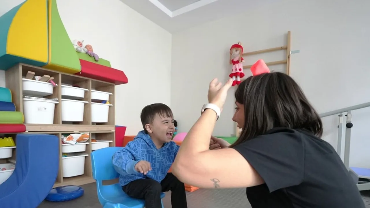 Denizli büyükşehir'in desteğiyle 5 yaşındaki Hüseyin bağımsız yürümeye başladı
