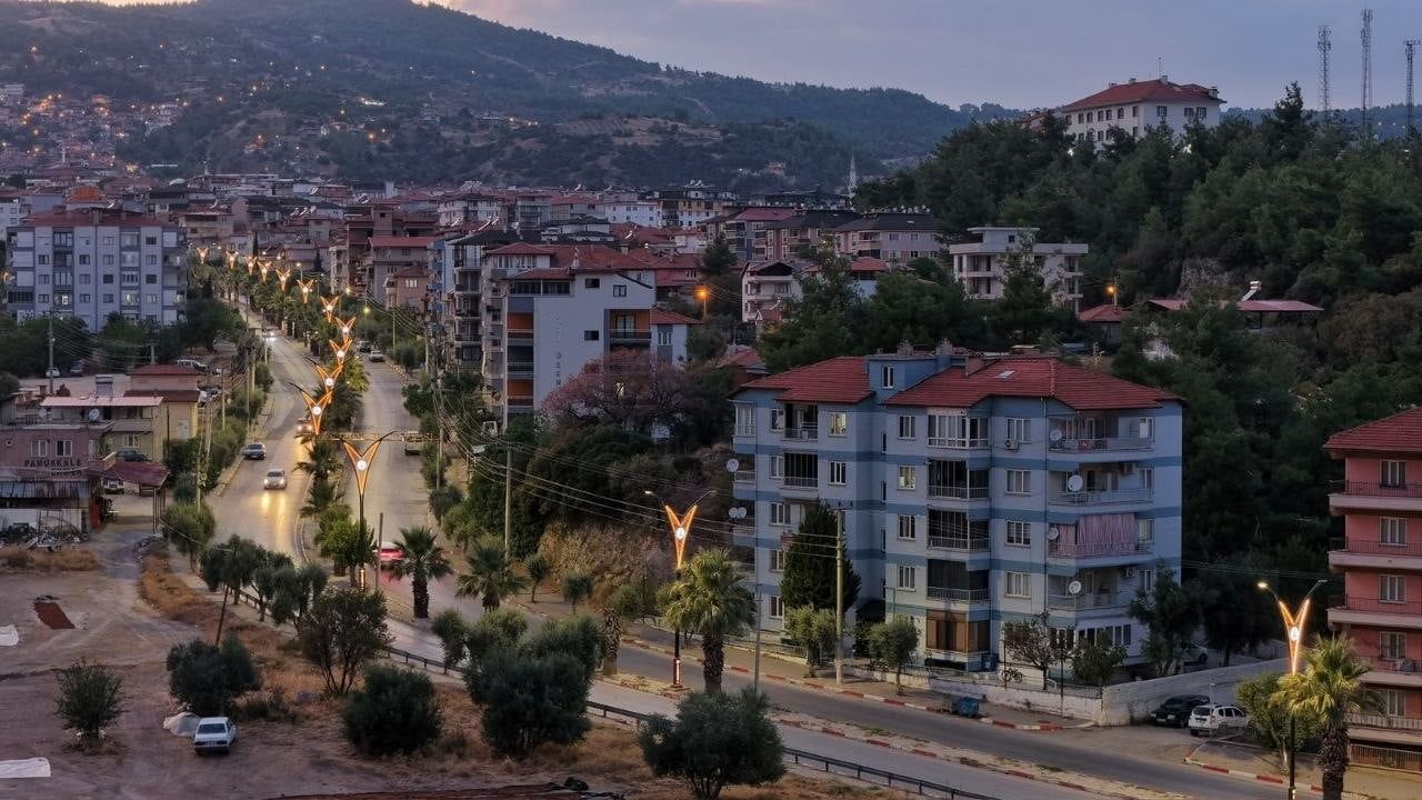 Denizli'de 10 kilometrelik led dönüşümü caddelere güven ve estetik getirdi
