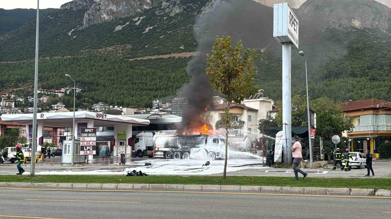 Denizli'de akaryakıt istasyonunda patlama: 1 ağır yaralı