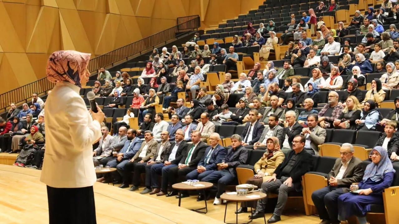 Denizli'de duyguların yönetiminde psikoloji ve maneviyat tartışıldı