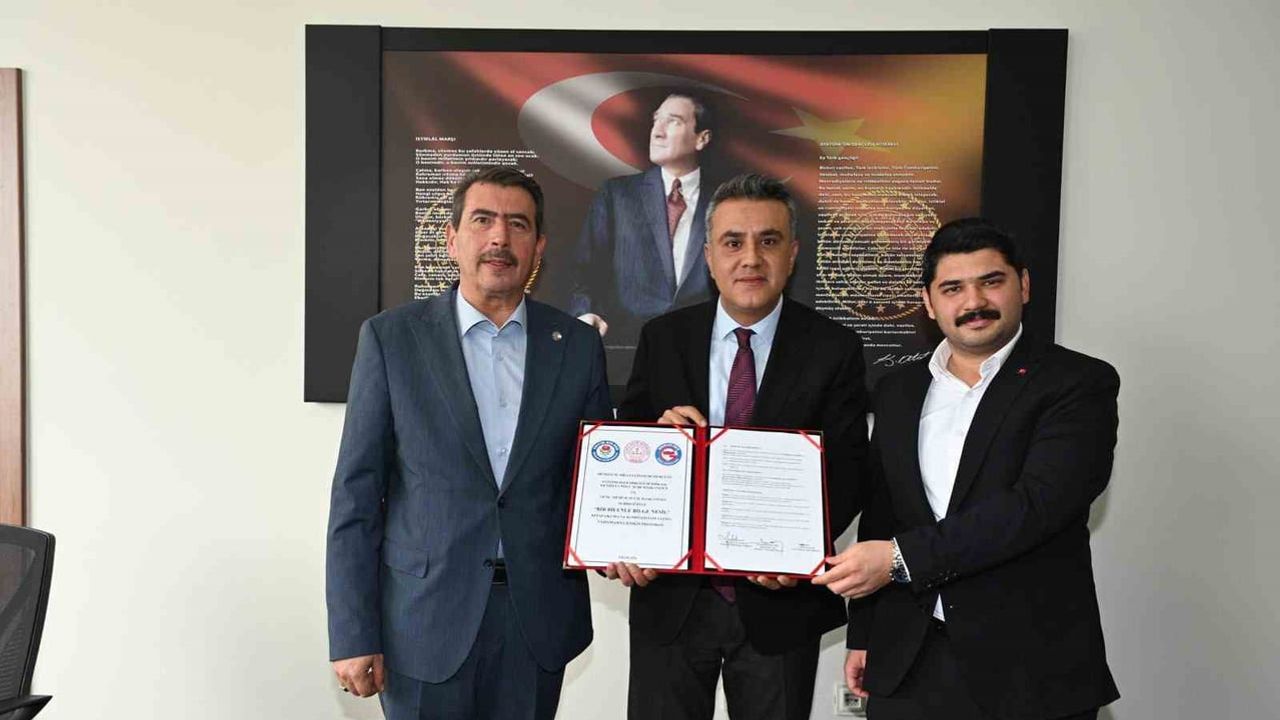 Denizli’de gençleri okuyan ve düşünen bir nesil hedefleniyor