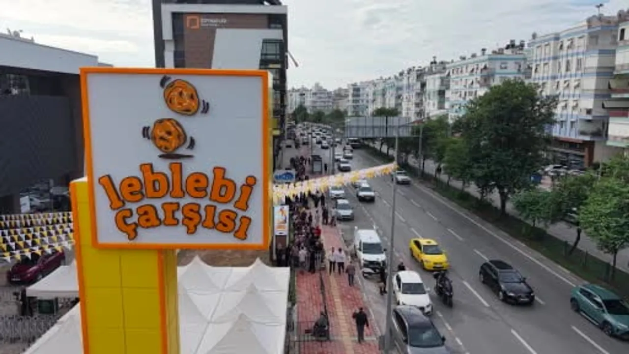 Denizli leblebisinin Antalya açılışı: gece yarısından başlayan kuyruklar