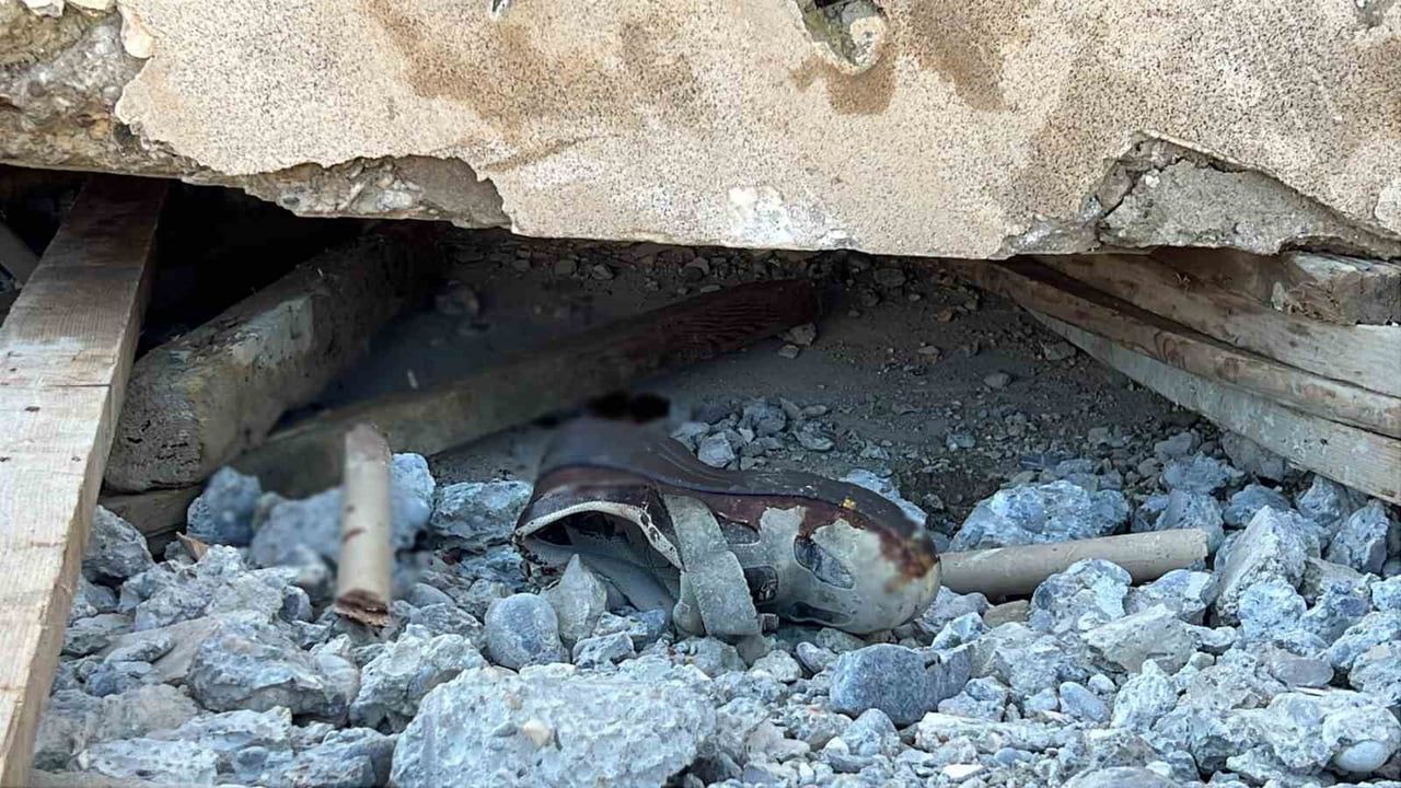 Depremde ailesini yitirmiş işçi tadilat sırasında hayatını kaybetti