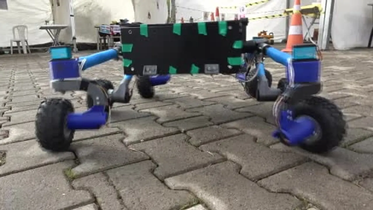 Depremi yaşayan liseliden enkaz ve madenlerde kullanılacak arama kurtarma robotu