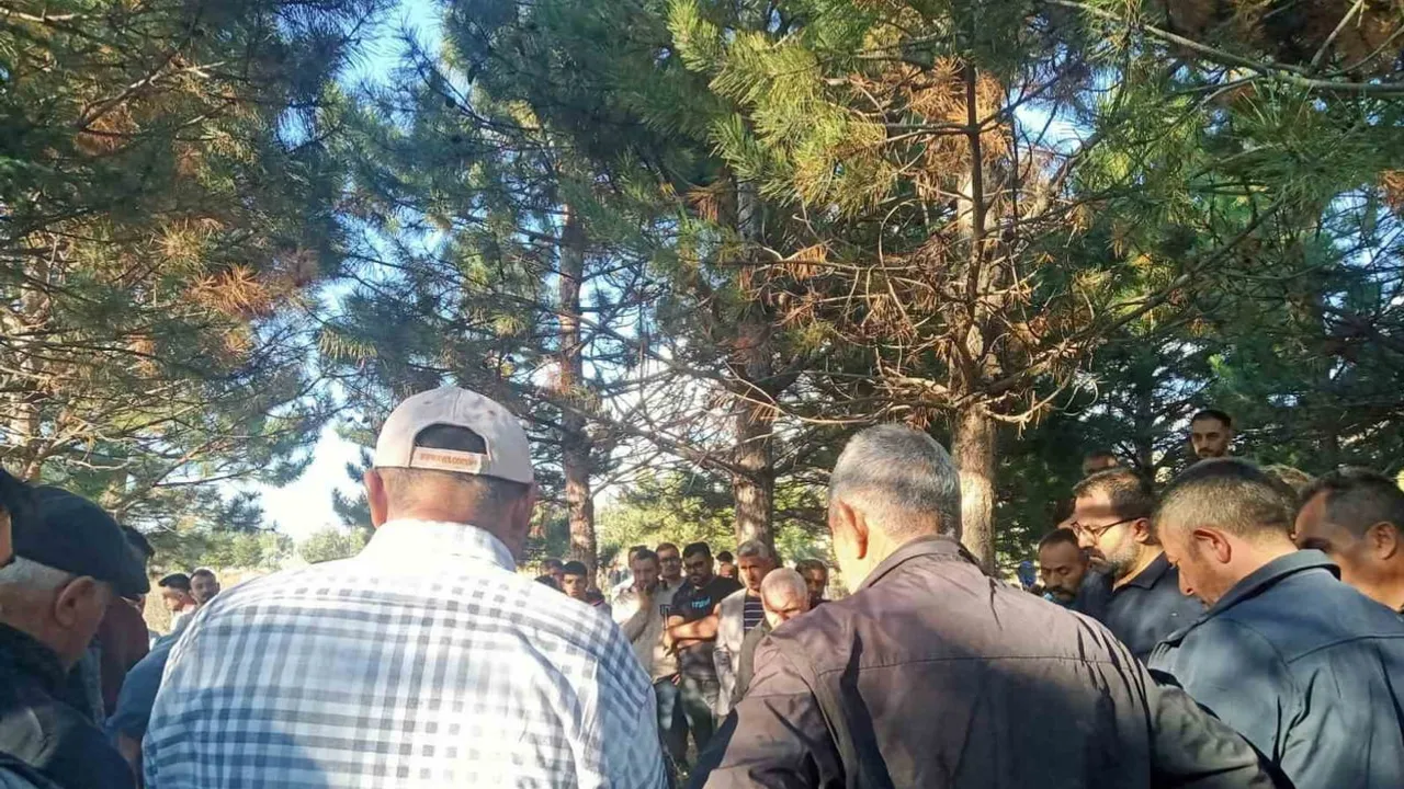 Develi'de iş makinesiyle çarpışan servis şoförü defnedildi