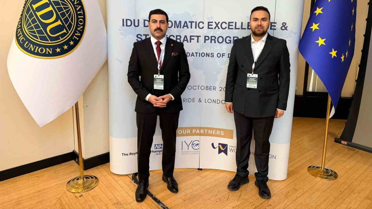 Devlet memurları konfederasyonu genç temsilcilerle Londra ve Cambridge'de