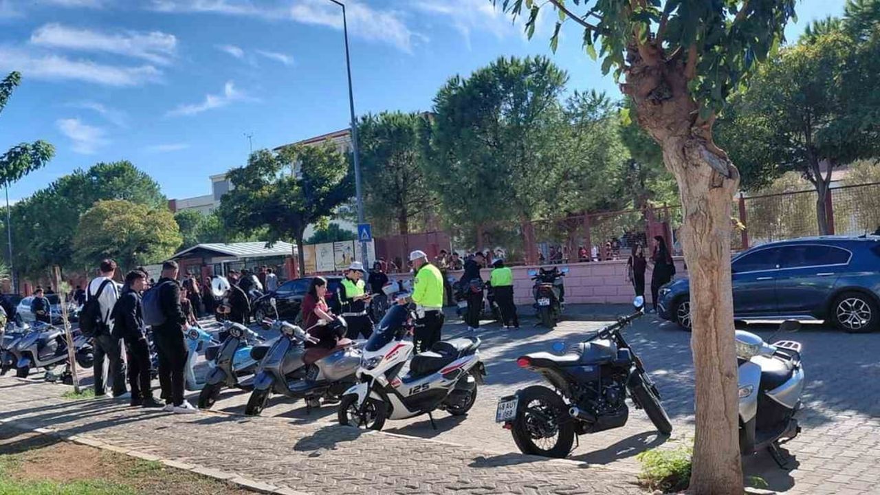 Didim'de motosiklet denetimleri okul önlerinden gece devriyelerine uzandı