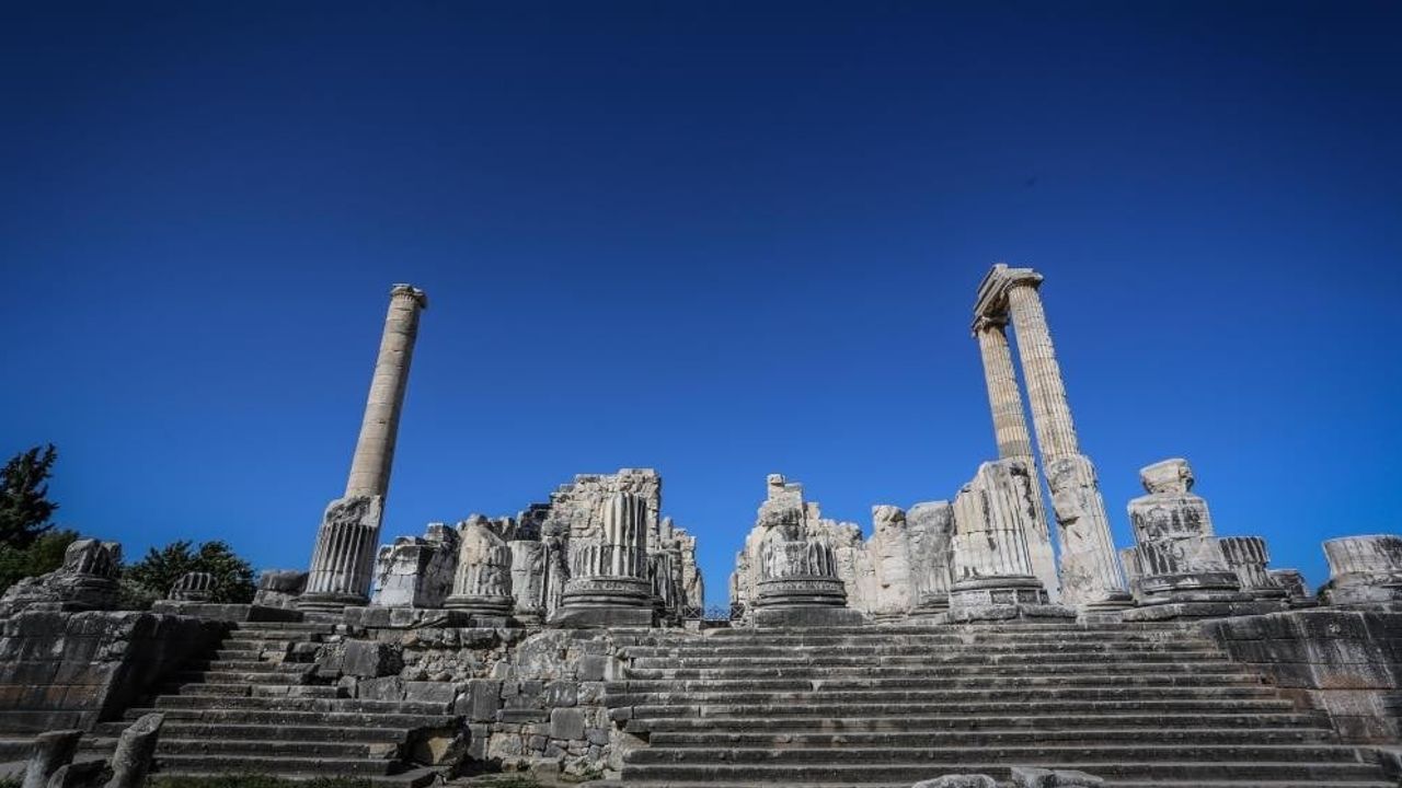 Didyma Apollon tapınağı yıldızlar altında 60 bini aşkın gece ziyaretçisiyle öne çıktı