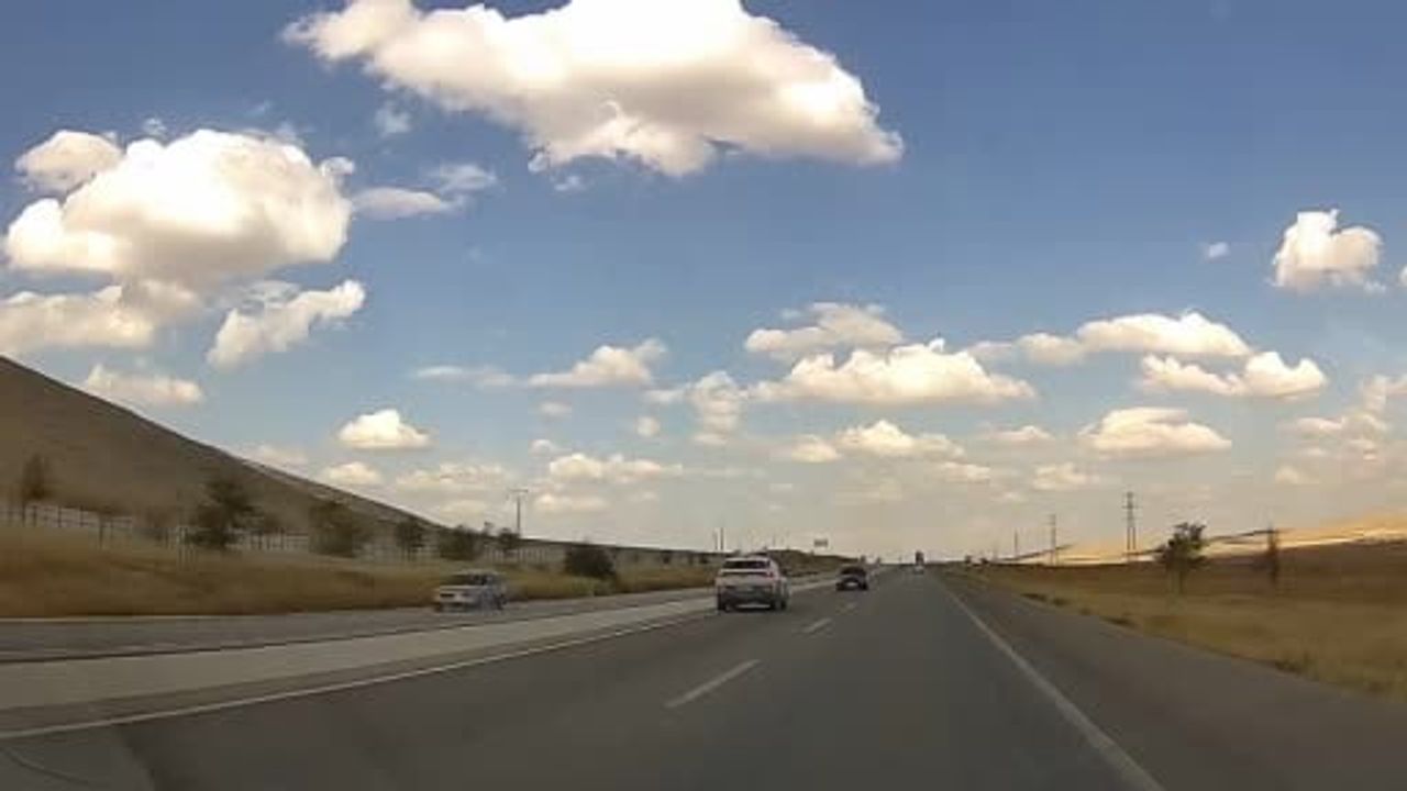 Dikkatli sürücünün refleksi sayesinde ters yön tehlikesi atlatıldı