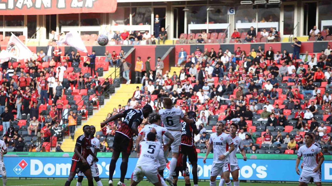 Diomande'nin topuk pasını Cengiz Ünder gole çevirdi: Çorum ilk yarıyı 1-0 önde kapattı
