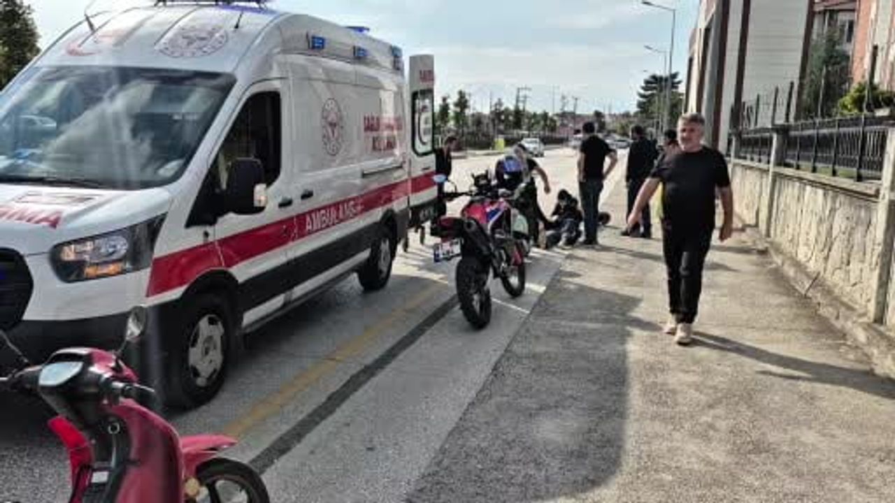 Direksiyon hakimiyetinin kaybı Düzce'de motosikleti devirdi