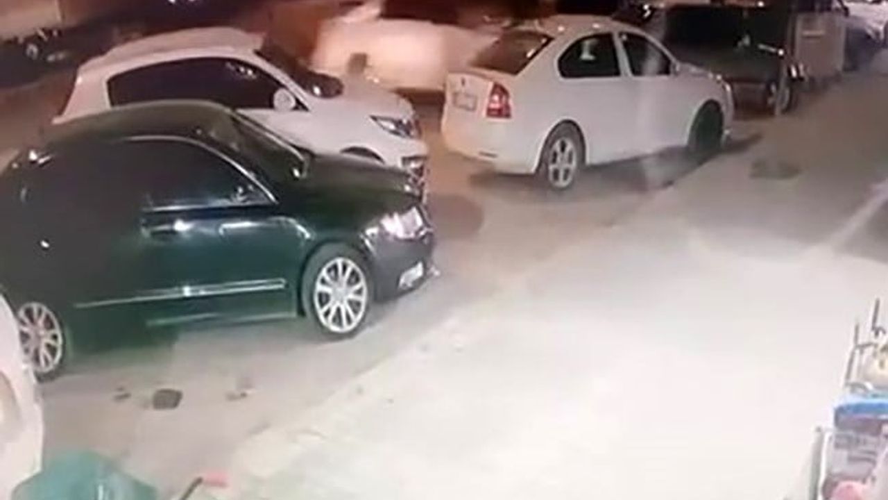 Direksiyonun kilitlenmesi sokağı paniğe sürükledi: Dadaşkent'te iki araç zarar gördü