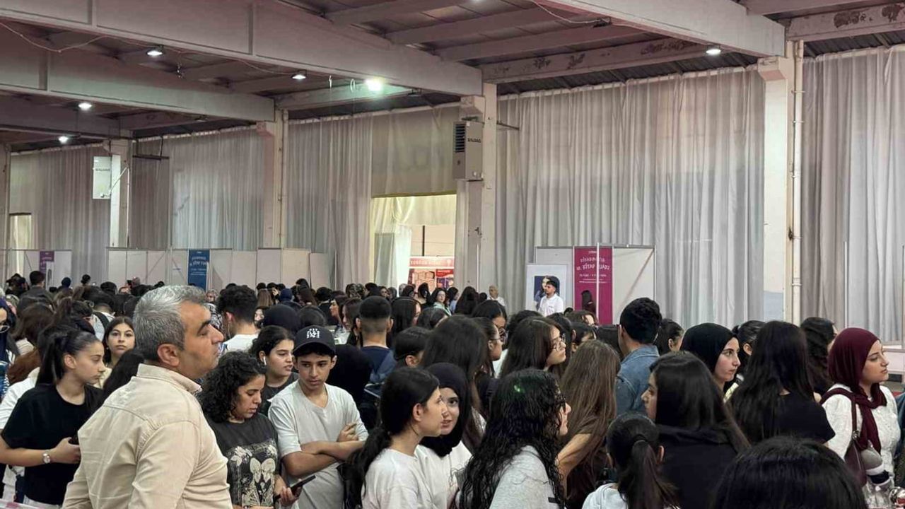Diyarbakır 10. kitap fuarında gençlerin ve ailelerin yoğun ilgisi