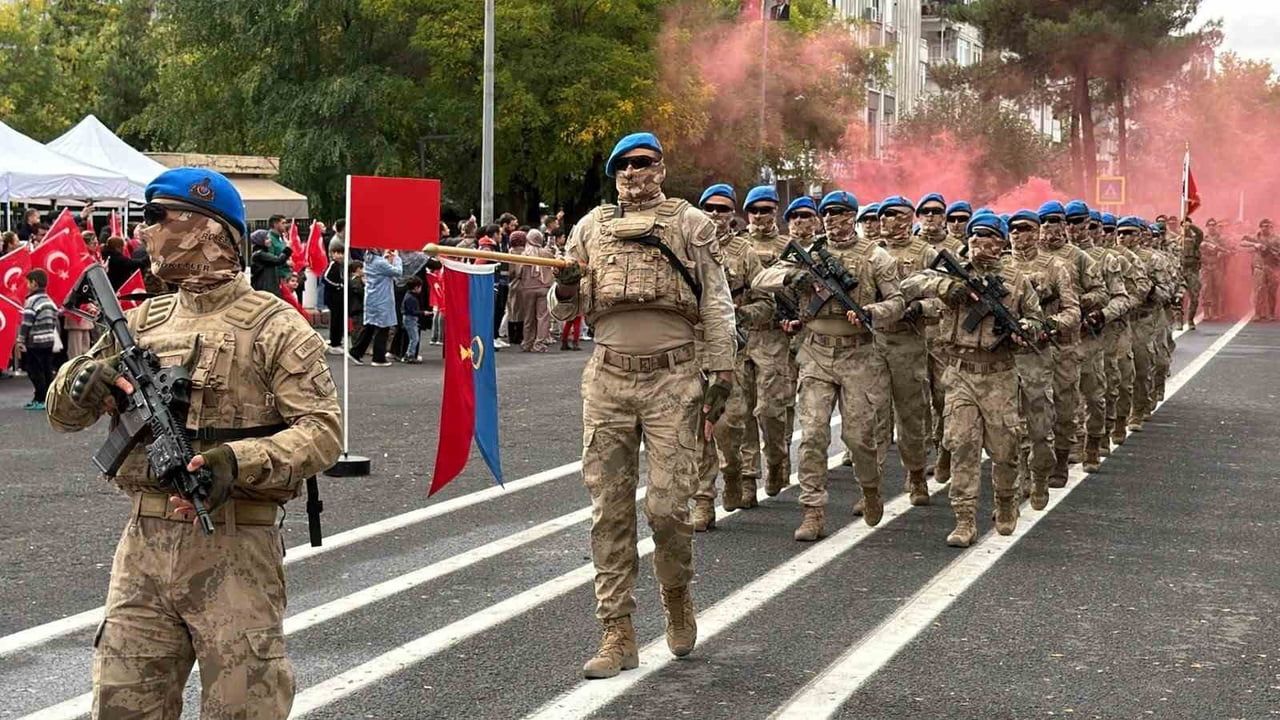 Diyarbakır'da bir asra adım: cumhuriyetin 103. yılı coşkuyla kutlandı