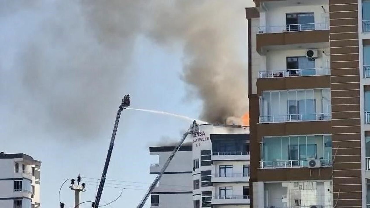 Diyarbakır'da çatı onarımı sırasında çıkan yangın site sakinlerini tahliye ettirdi