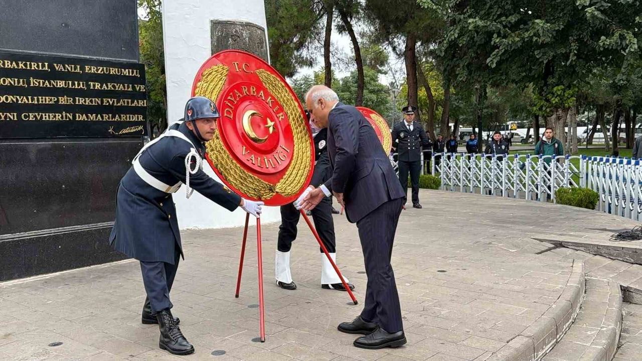 Diyarbakır'da cumhuriyet 103. yılında anıt parkta buluştu