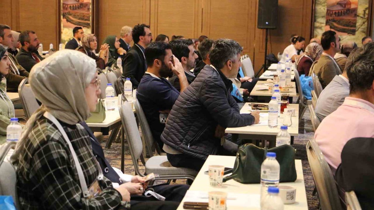 Diyarbakır'da dahiliye uzmanları güncel uygulamaları ve eğitimi tartıştı