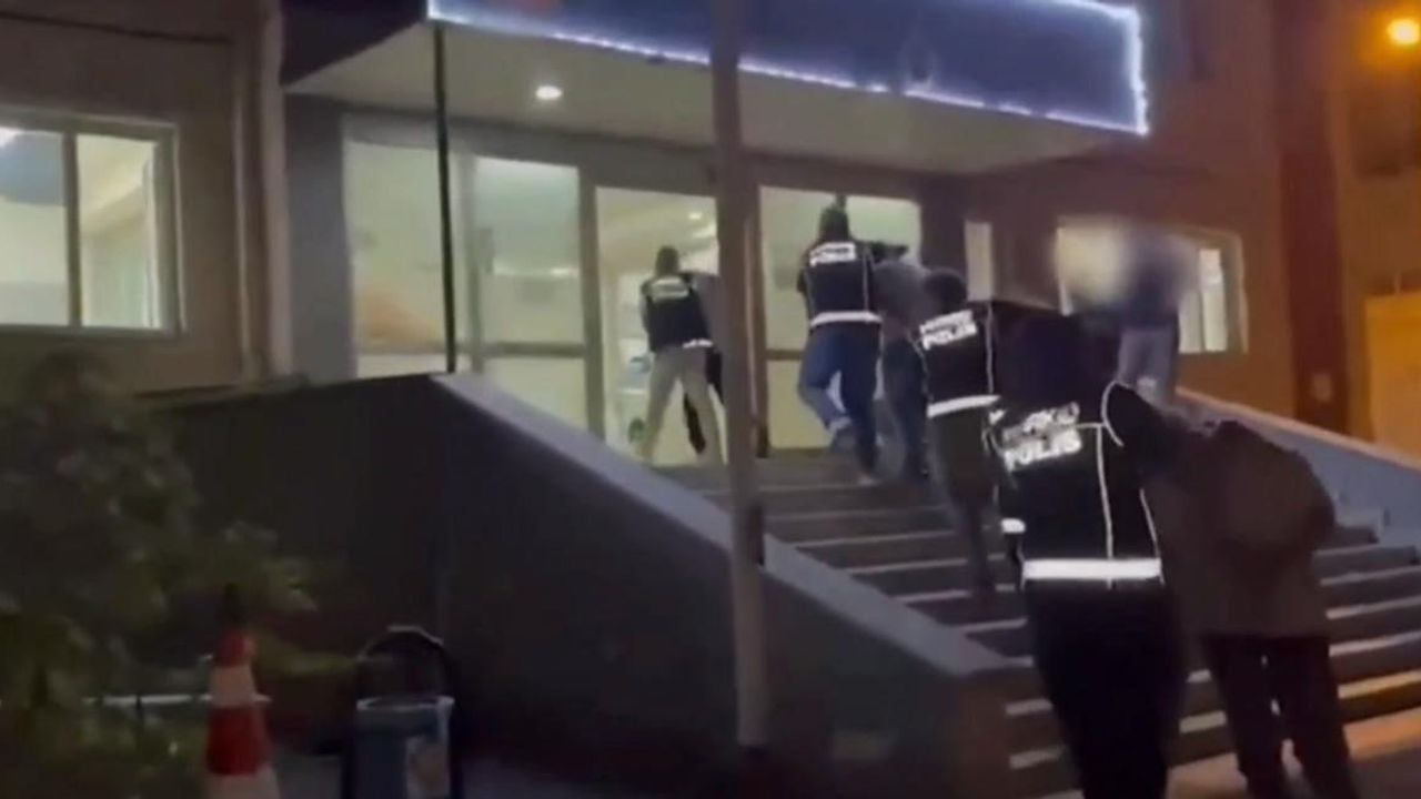 Diyarbakır'da geniş çaplı operasyon: skunk ve çok sayıda uyuşturucu, silah ele geçirildi