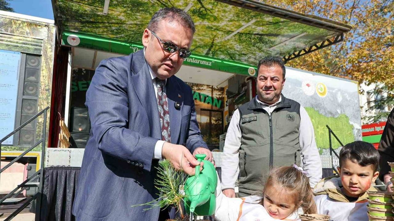Doğa sevgisi Bilecik'te Yeşil Vatan Tırı ile öğrencilere aşılandı