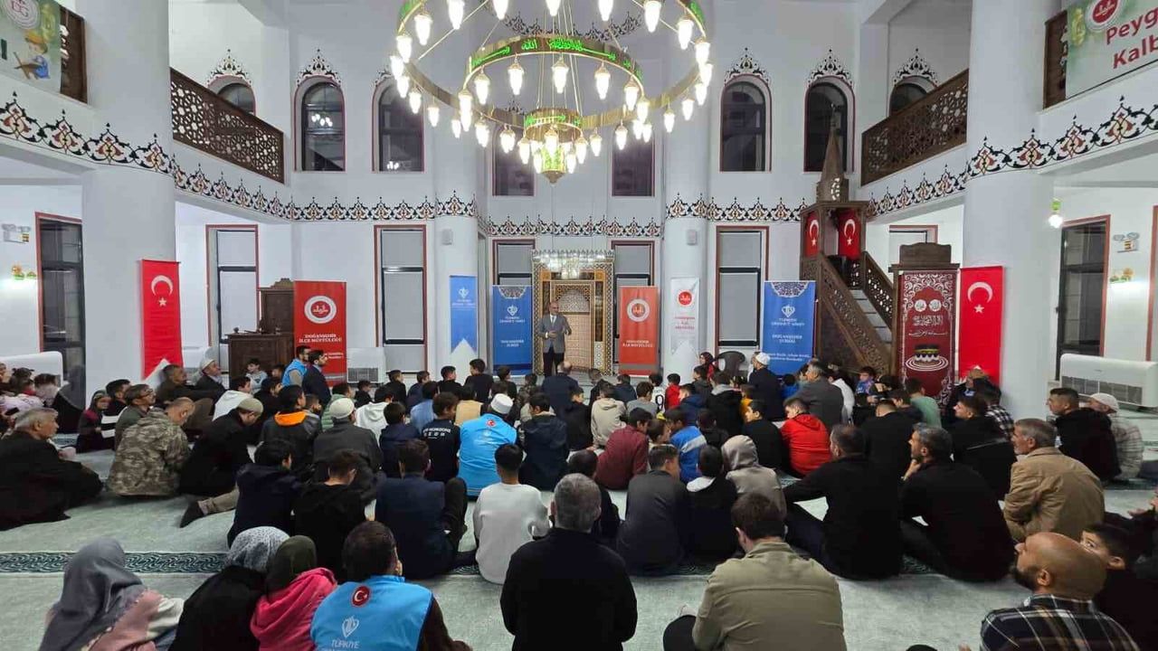 Doğanşehir'de camide aile odaklı bilinçlendirme buluşması: sağlık, sosyal medya ve hukuk gündemde