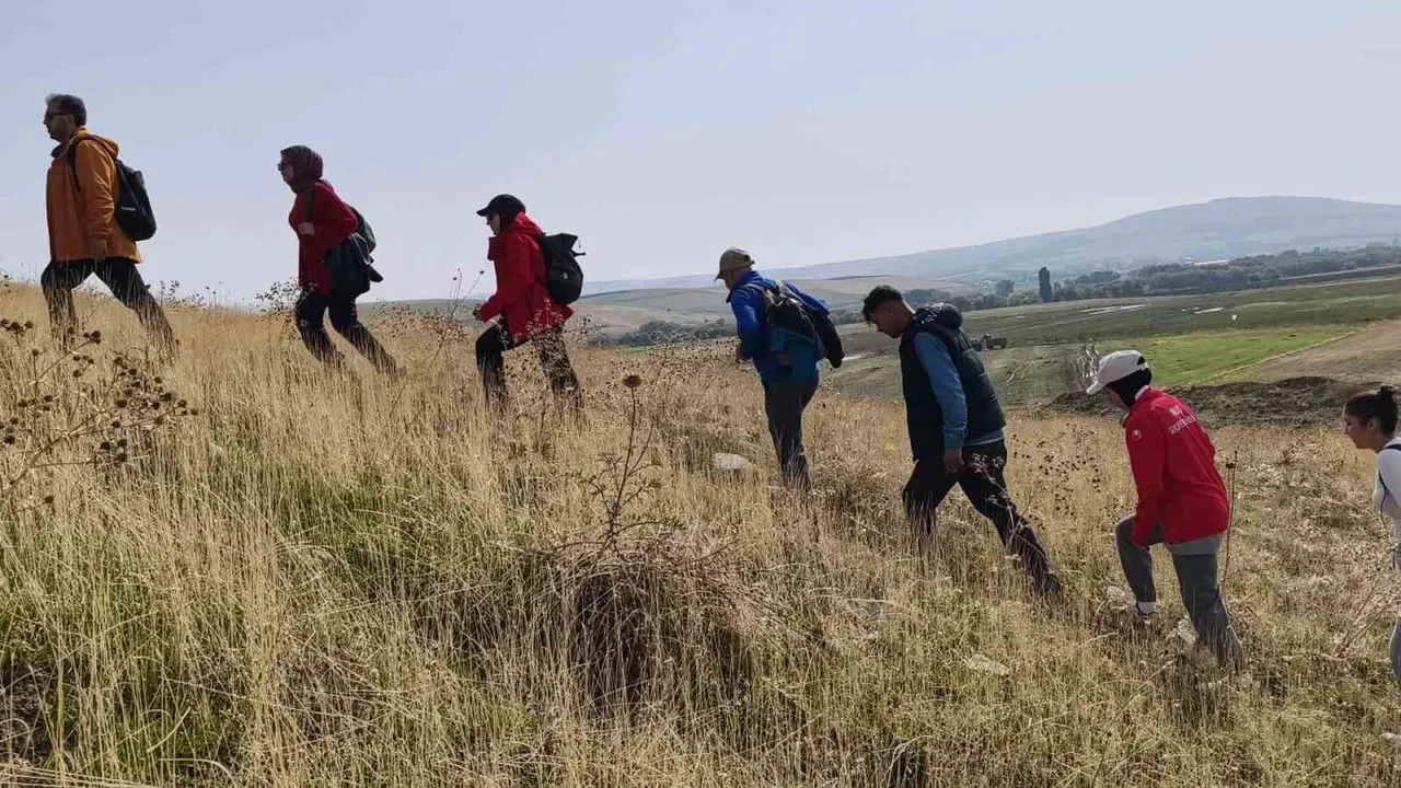 Doğayla tarihin kesiştiği rota: Muş Gerok Topluluğu Mercimekkale Höyüğü'ne yürüdü