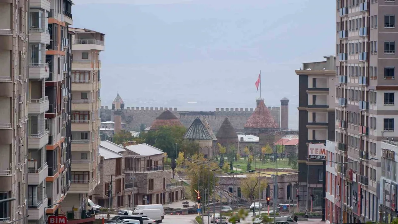 Doğu'da güneyli fırtına tehlikesi: Erzincan ve Bayburt için sarı kodlu uyarı