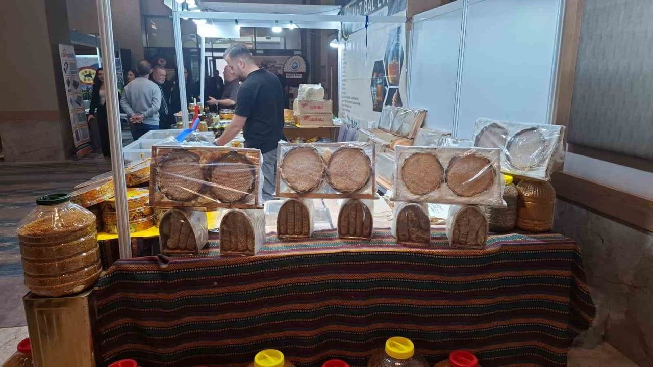 Doğu Karadeniz arı ürünleri fuarında yöresel ballar öne çıktı