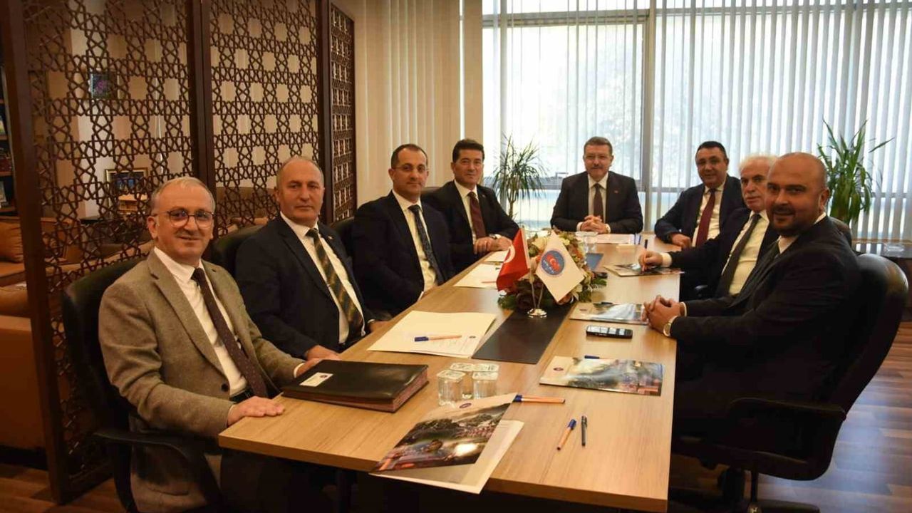 Doğu Karadeniz belediyeleri Gümüşhane'de birlik mesajı verdi