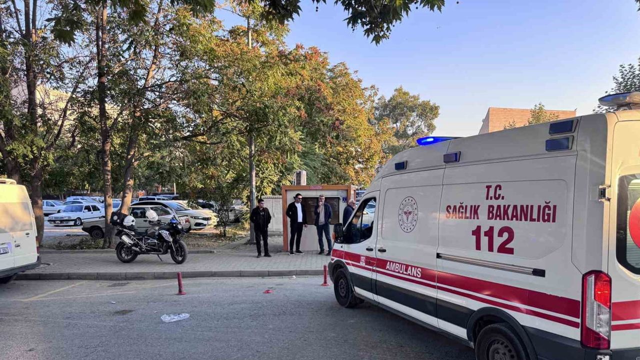 Dönüşte devrilen Yunus motosikleti iki kadın polis yaralandı