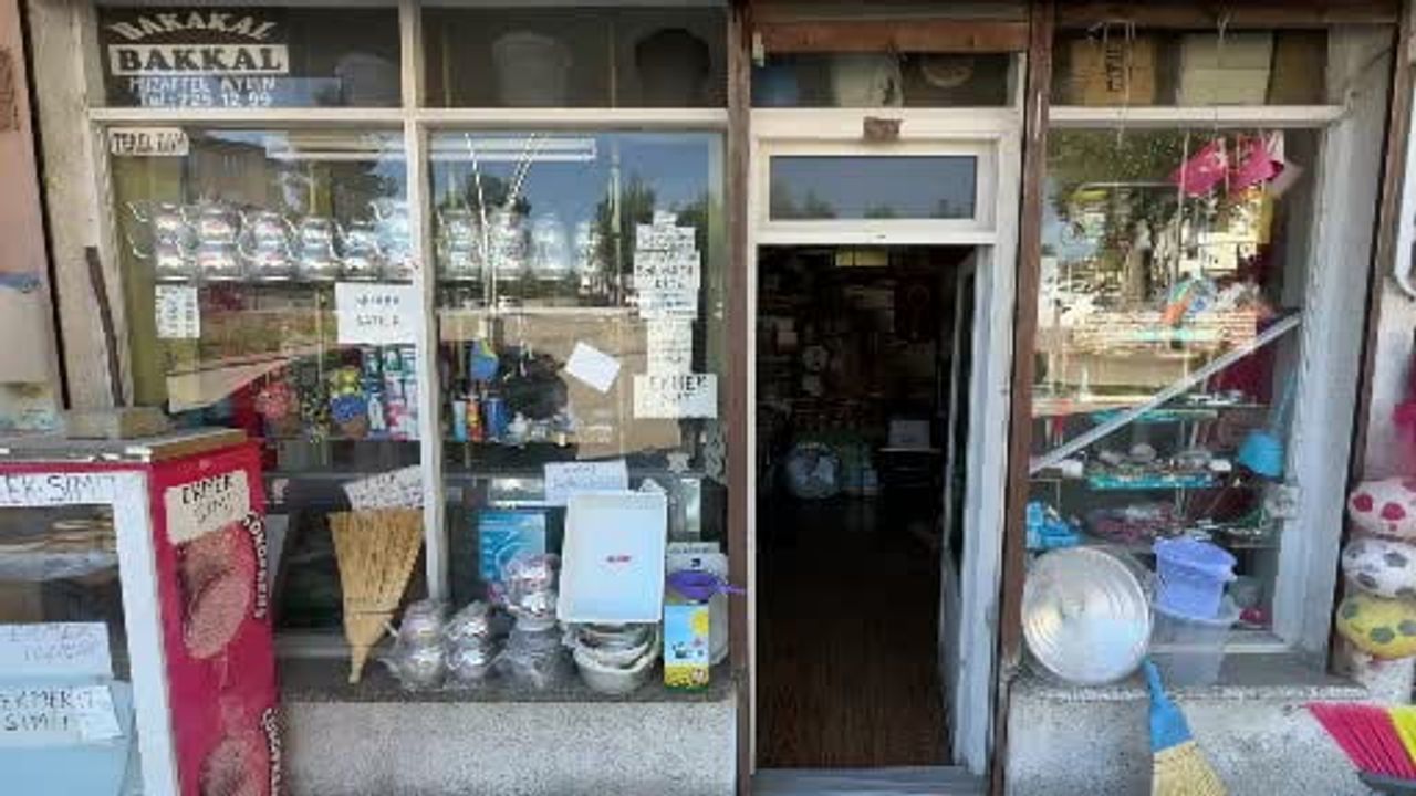 Dostunun bakkalını yaşatan 80 yaşındaki Muzaffer
