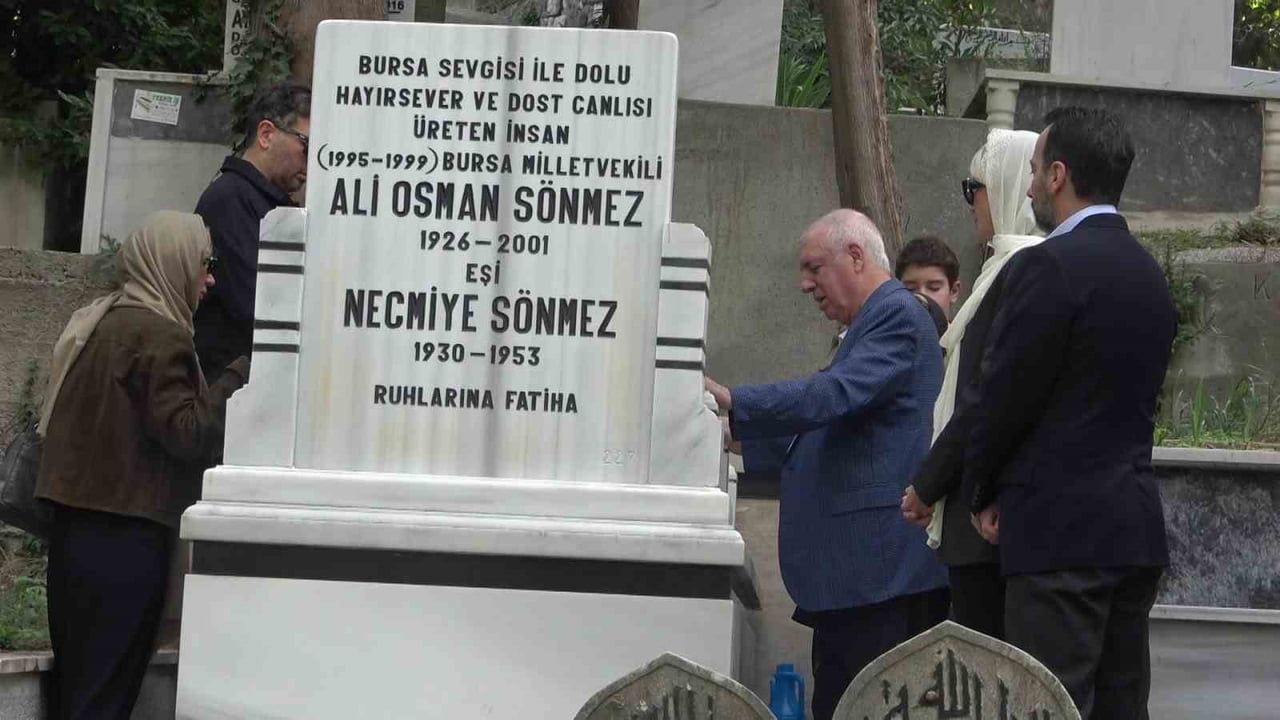 Duayen sanayici Ali Osman Sönmez 25. ölüm yıl dönümünde anıldı