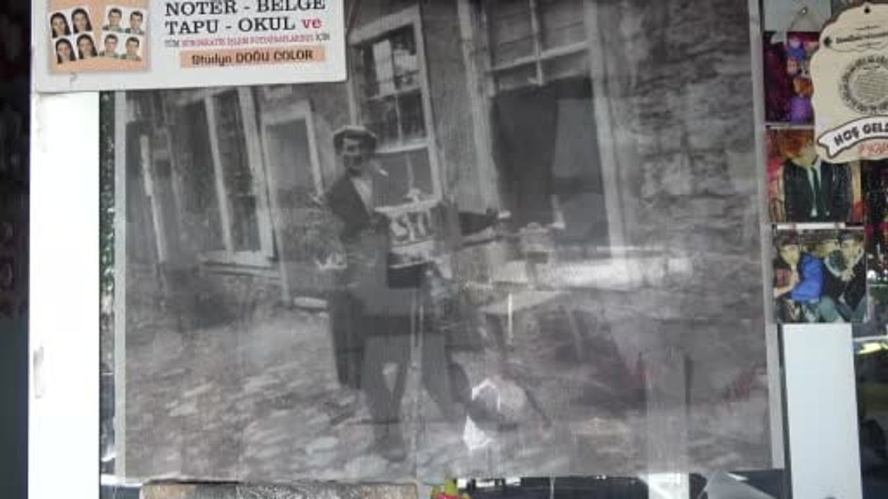 Dükkânda geçmişi arayan yüzler: Kiğı'nın fotoğrafçısının 10 bini aşkın arşivi