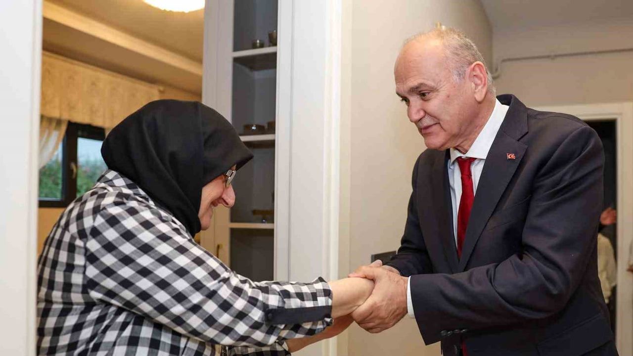 Düzce belediye başkanı Özlü'den Akdoğan ailesine taziye ziyareti