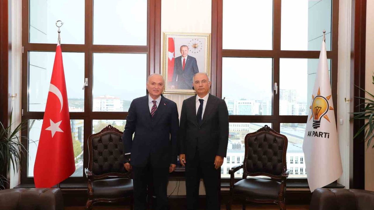 Düzce belediye başkanı Özlü, Efkan Ala'yı makamında ziyaret etti