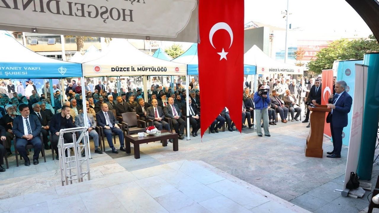 Düzce'de camiler ve din görevlileri haftası Merkez Büyük Camii'nde başladı