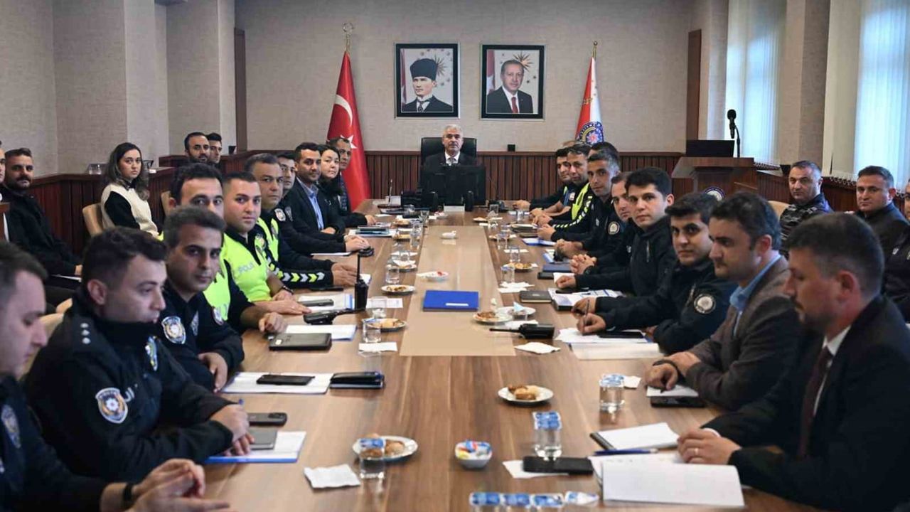 Düzce'de emniyet kadroları huzur ve asayiş planlarını gözden geçirdi