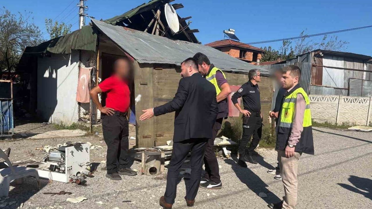 Düzce'de mahalle araları atık deposuna döndü; hurdacılara bir hafta süre verildi