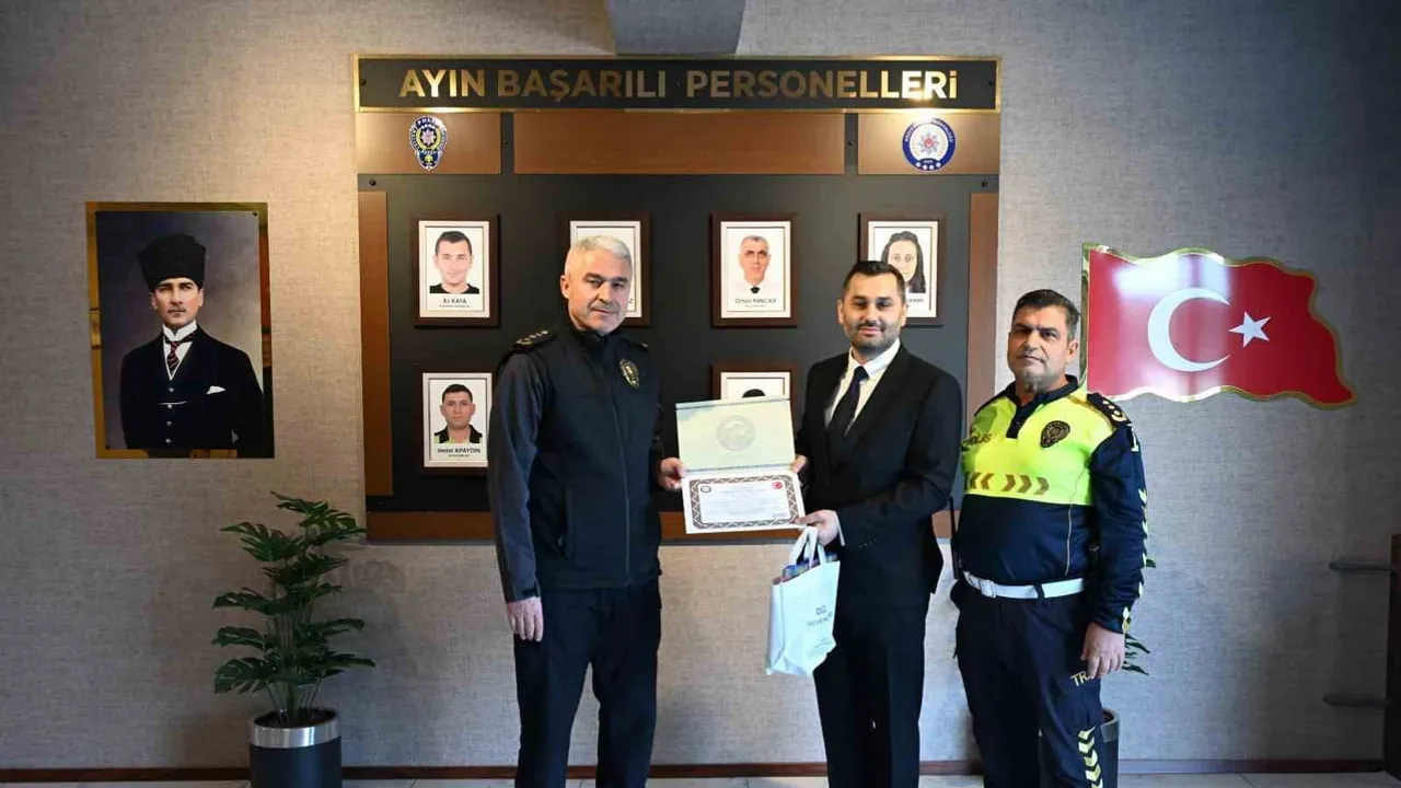 Düzce'de polisler eylül başarısıyla takdir edildi