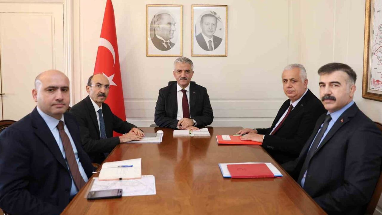 Düzce'de projelerin ilerleyişi haftalık olarak masaya yatırıldı